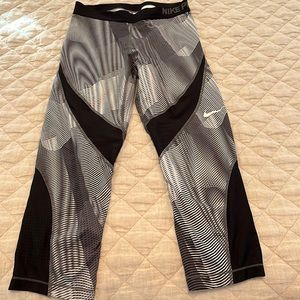 Nike Pro 7/8 capris